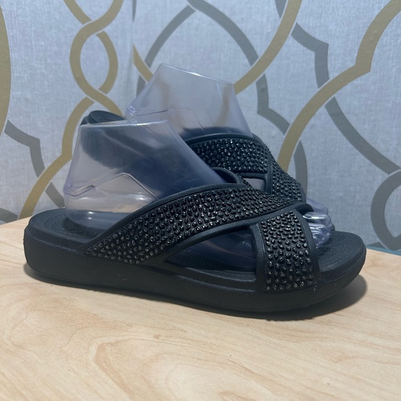Crocs Sloane Women's 9 Slide Shoes black Cross-Strap Slip-On Sandal - Picture 1 of 7